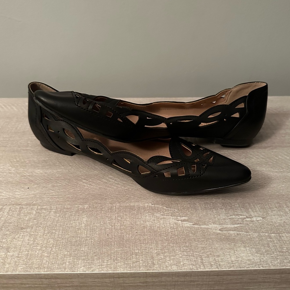 Restricted Women’s Flats